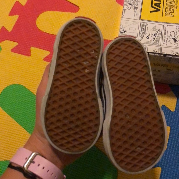 Peanuts Vans Shoes - Picture 4 of 6